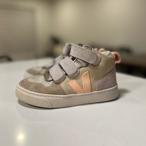 Veja v10 mid shoes kids size 11 - Picture 4 of 5